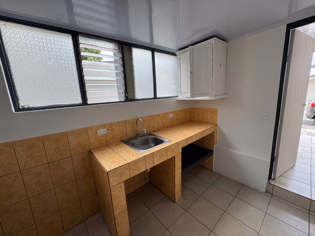 Acogedor estudio en Curridabat, todo incluido 12