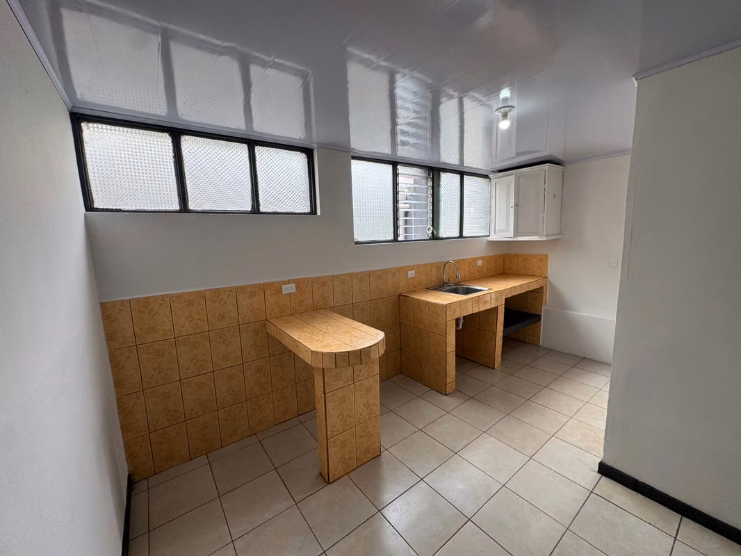 Acogedor estudio en Curridabat, todo incluido 7