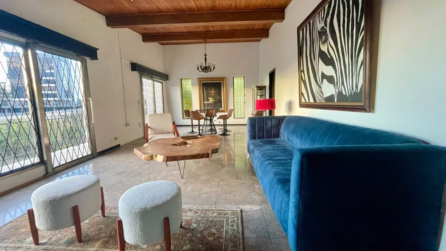 Casa amplia con espacio para parqueo en Mata Redonda 6
