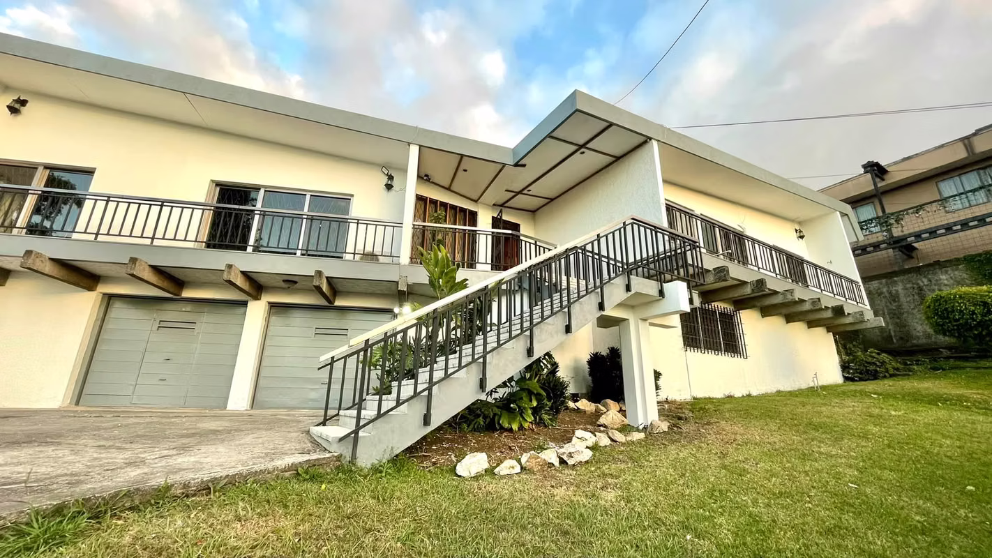 Casa amplia con espacio para parqueo en Mata Redonda 8