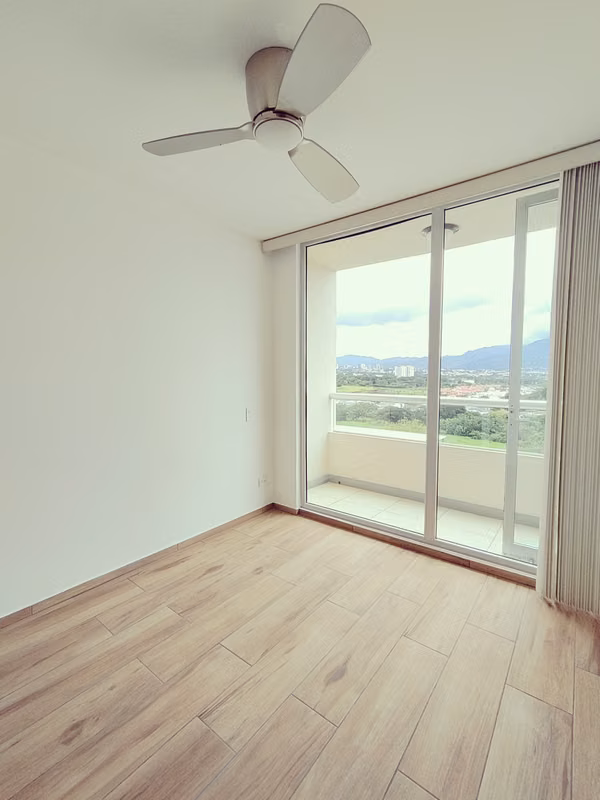 Apartamento con hermosa vista en piso 7 en Heredia 14
