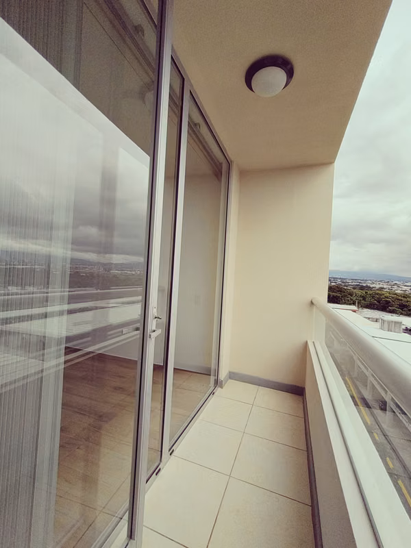 Apartamento con hermosa vista en piso 7 en Heredia 7