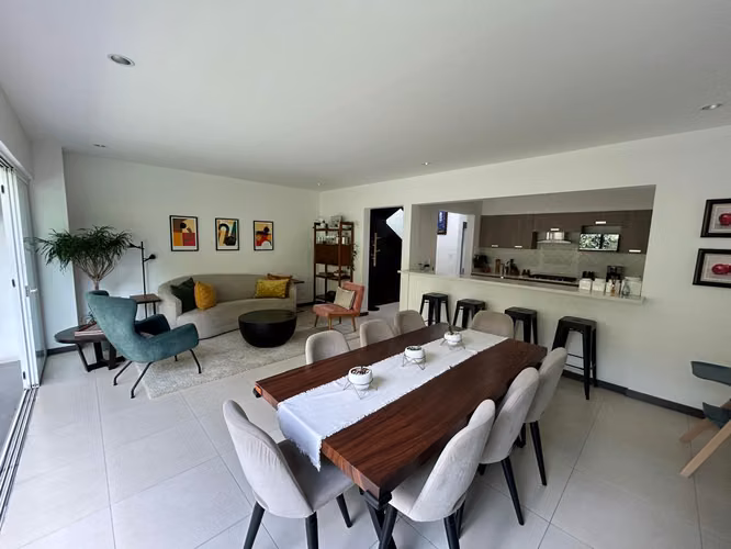 Casa en Escazú con línea blanca y amplias amenidades 3