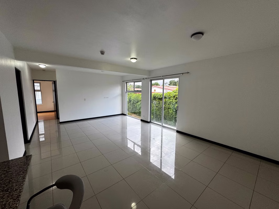 Amplio apartamento en Condominio Torres de Granadilla 2