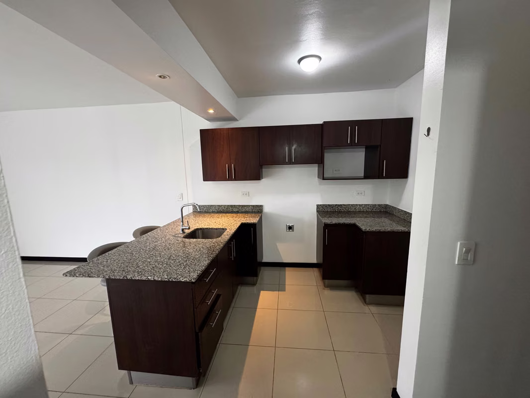 Amplio apartamento en Condominio Torres de Granadilla 11