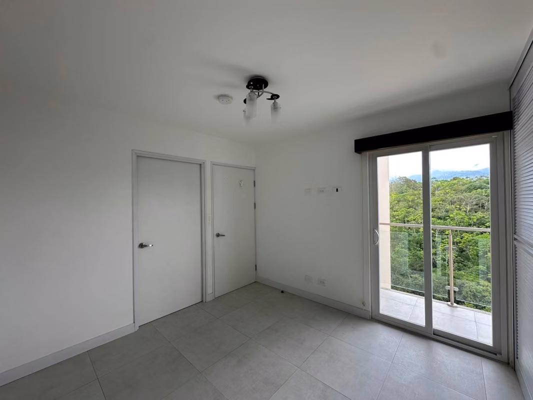 Amplio apartamento en Condominio Torres de Granadilla 14