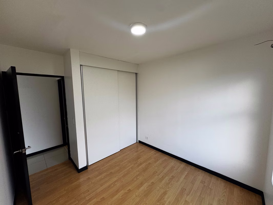 Amplio apartamento en Condominio Torres de Granadilla 5