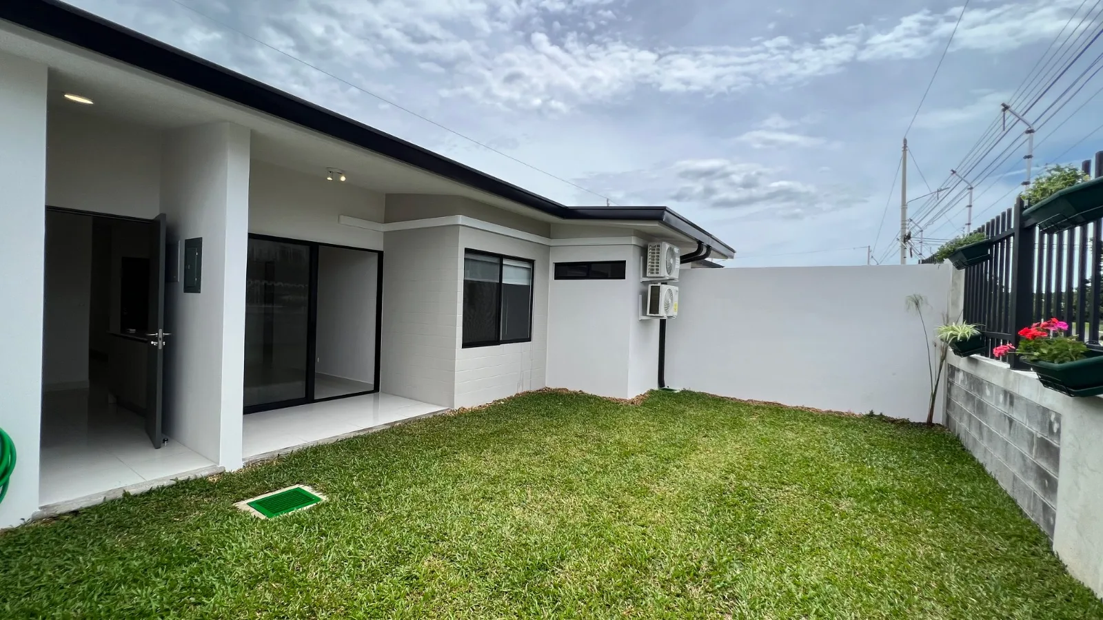 Excelente casa en condominio lindora 5