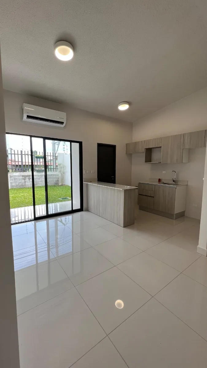 Excelente casa en condominio lindora 6