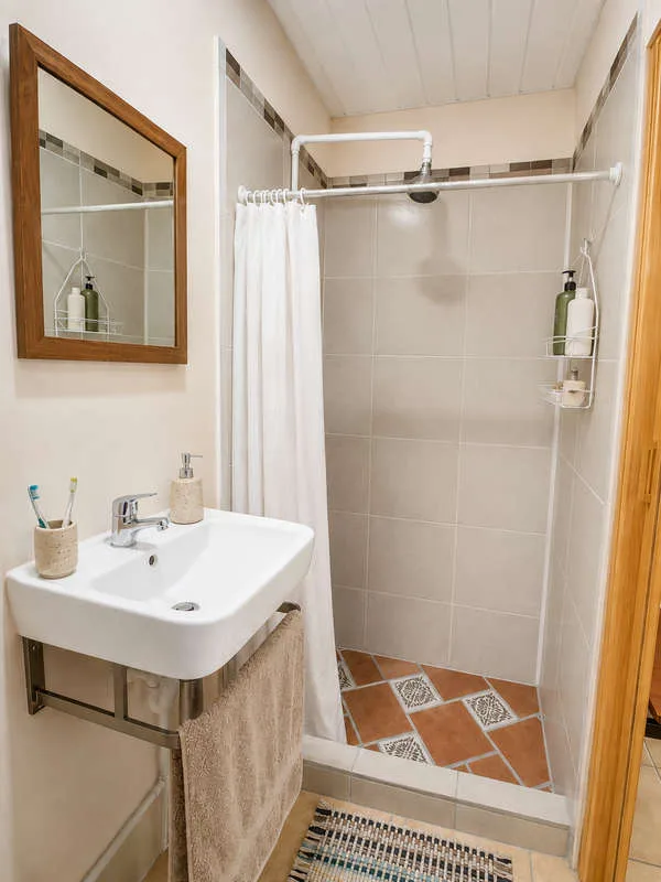 Alquiler de Cuartos amueblados con baño privado en Alajuelit 6