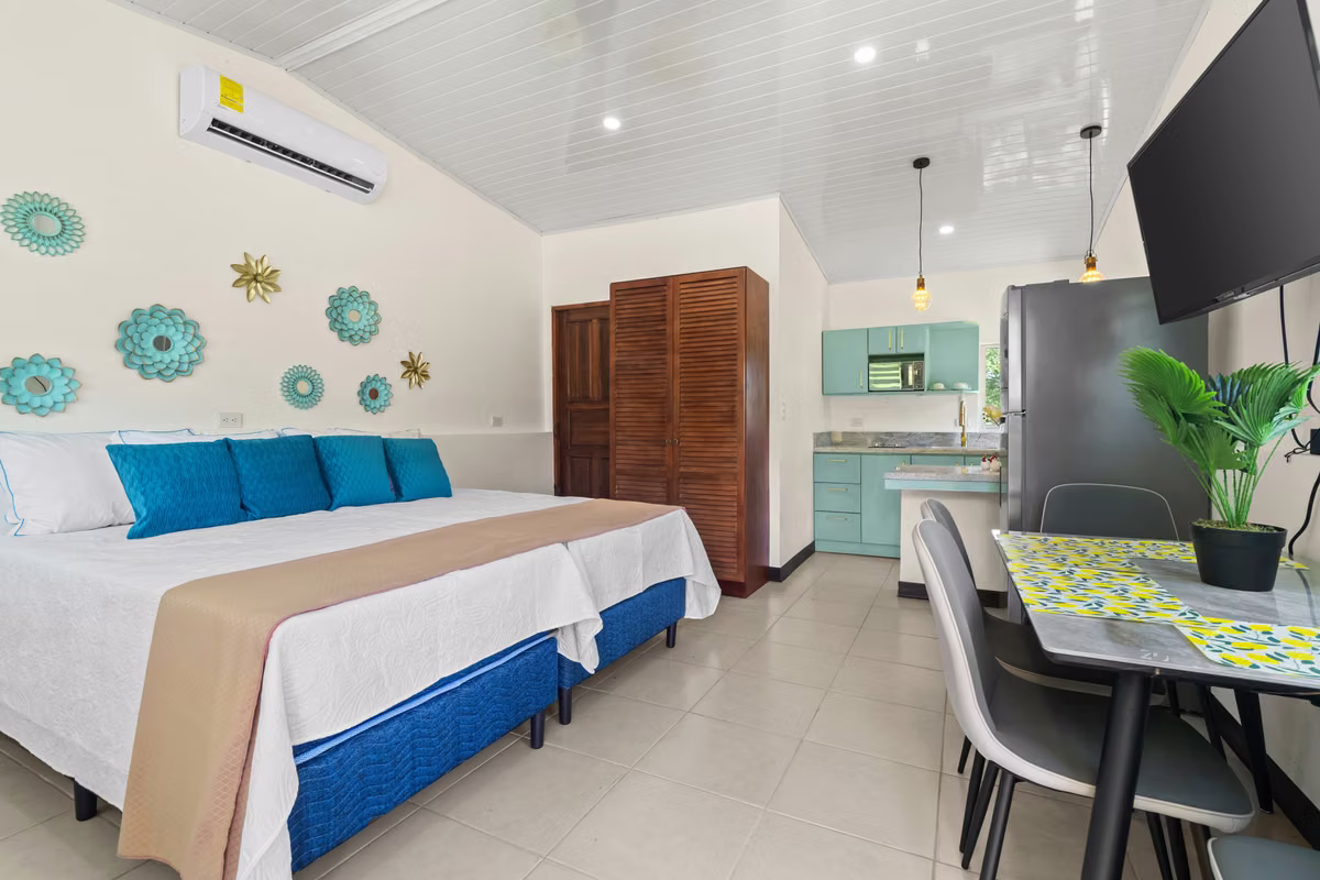 Villas Amobladas en Playas del Coco con Piscina y Jacuzzi 15