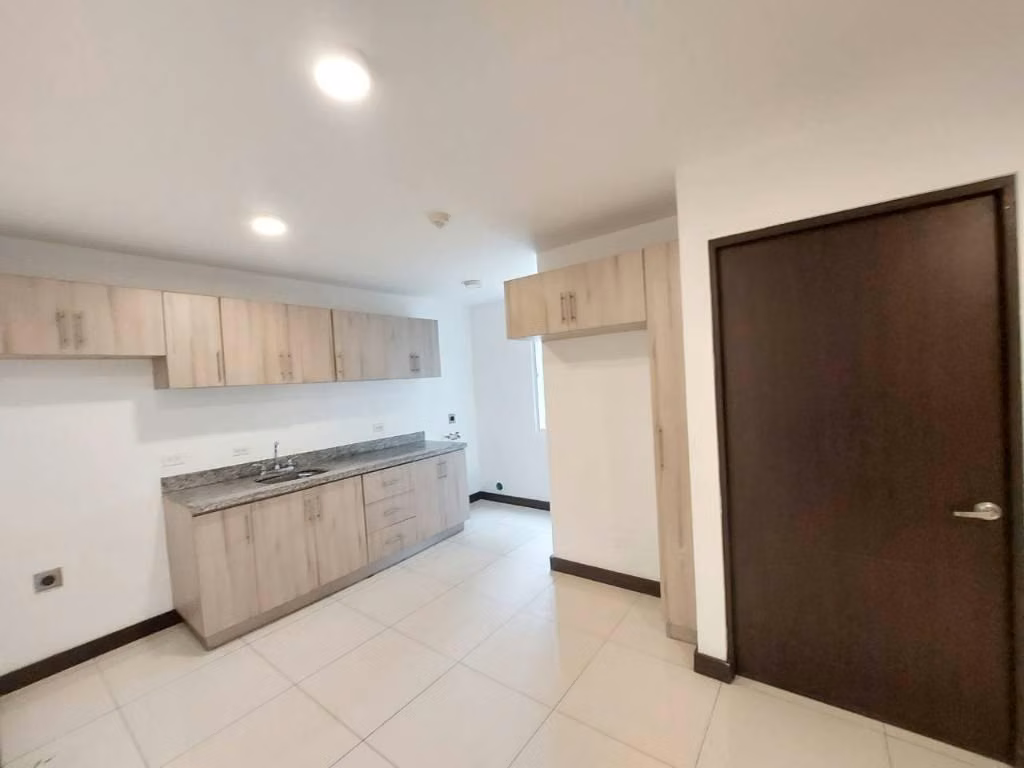 Hermoso apartamento renovado en Zapote, San José 12