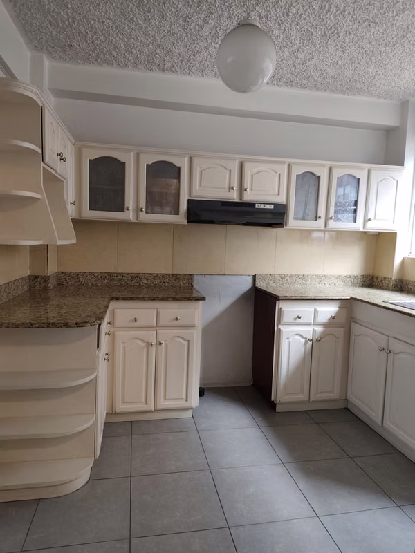 Hermoso apartamento renovado en Zapote, San José 4
