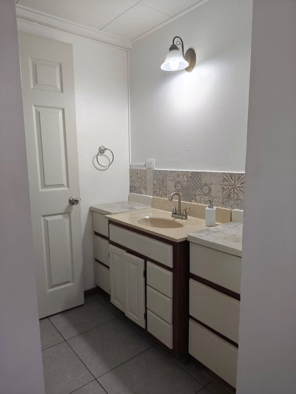 Hermoso apartamento renovado en Zapote, San José 9