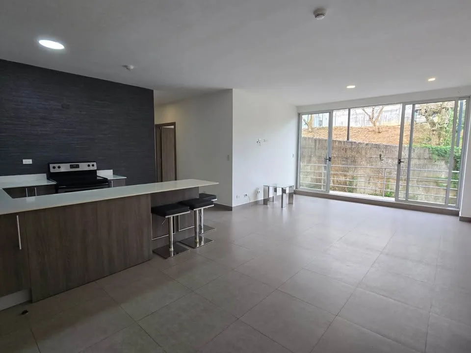 Apartamento 2 habitaciones en condominio Pinares, Curridabat