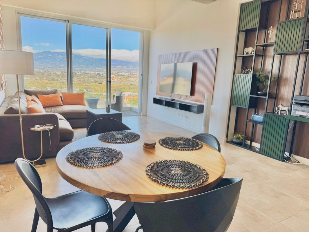 Penthouse amueblado de lujo en Escazú con vista a la piscina 11