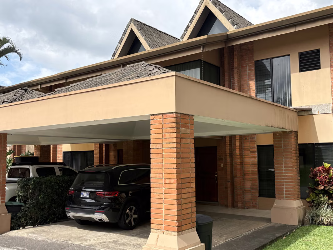 Penthouse amueblado de lujo en Escazú con vista a la piscina 13