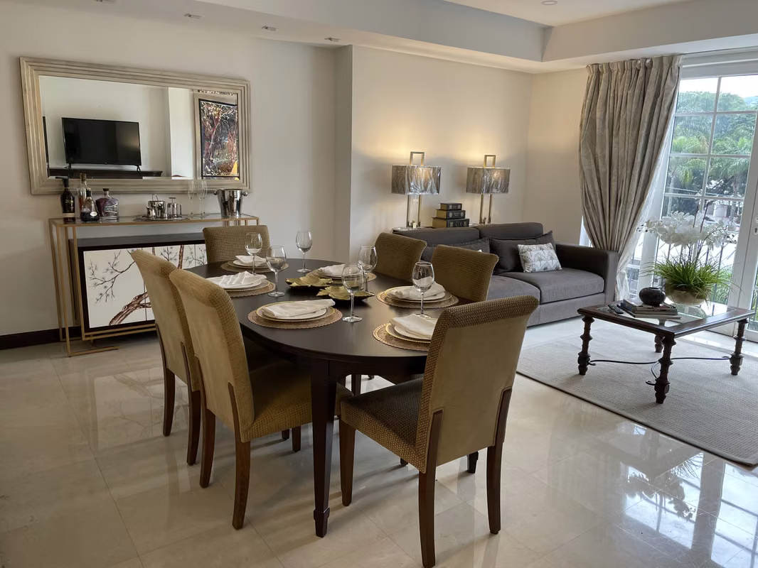 Penthouse amueblado de lujo en Escazú con vista a la piscina 4