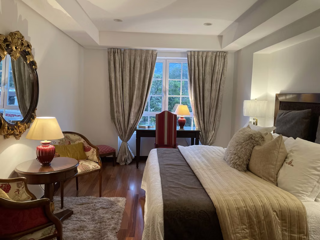 Penthouse amueblado de lujo en Escazú con vista a la piscina 5