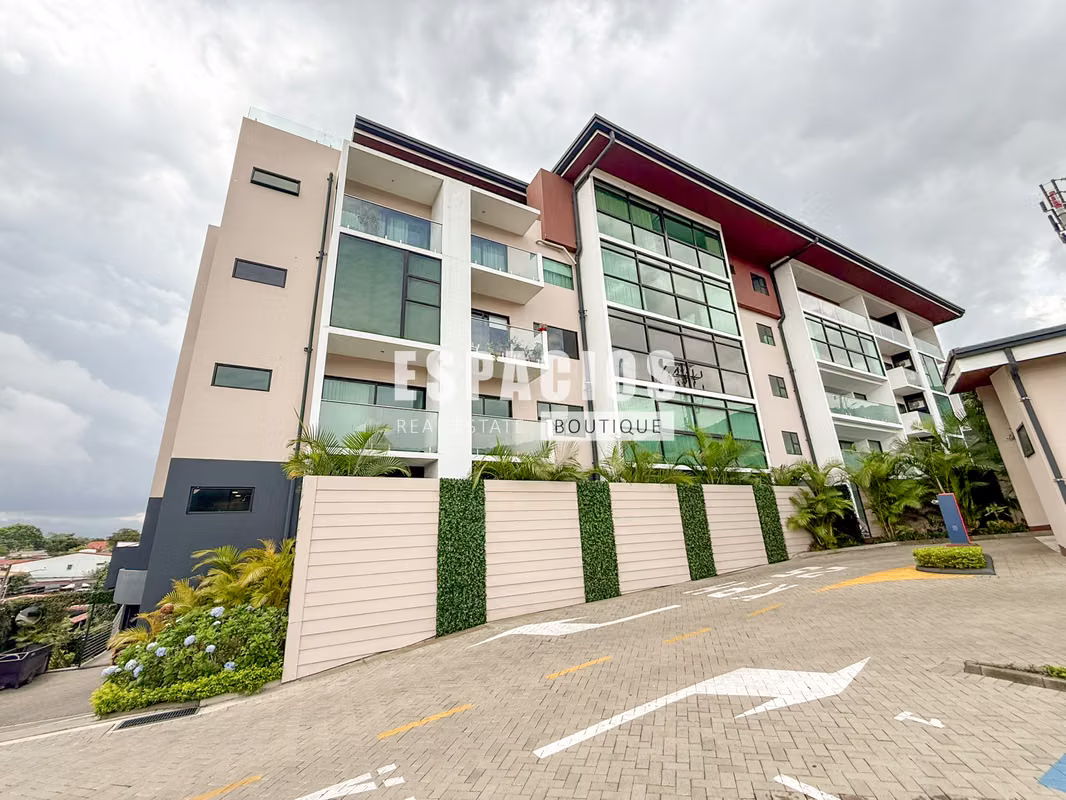 Penthouse amueblado de lujo en Escazú con vista a la piscina 9