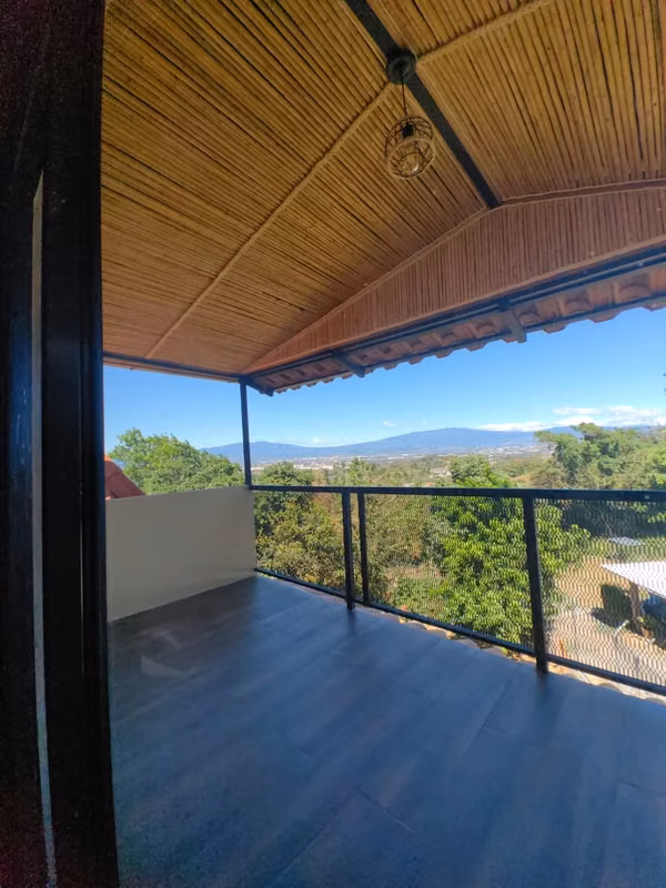 Casa estilo cabaña en Ciudad Colón, ideal para familias 7