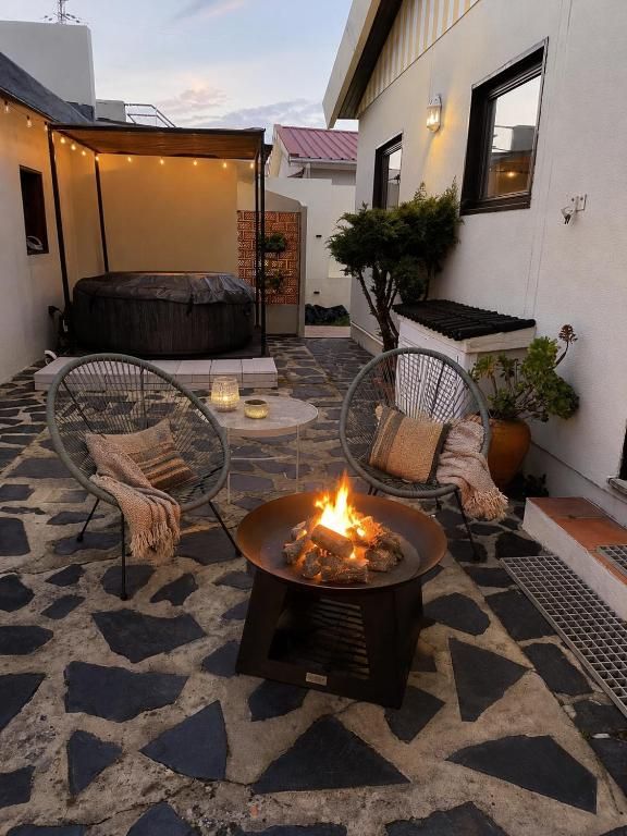 SixtyNine Beach Cottage - listing cover photo