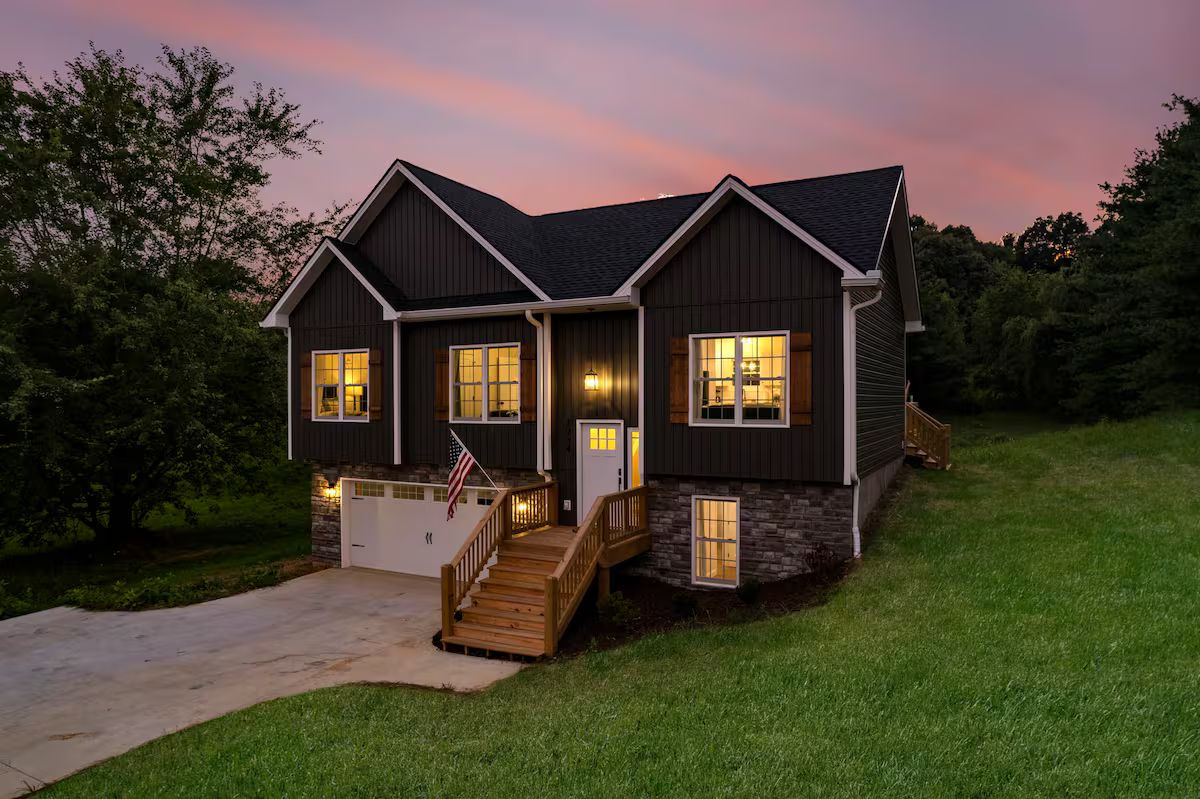Spacious 3BR • Game Room • Near ETSU • Sleeps 7 - listing cover photo