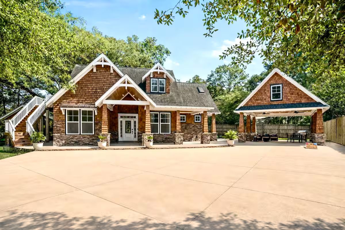 Bradley Creek Hideaway LUXE, Two King Suites - listing photo