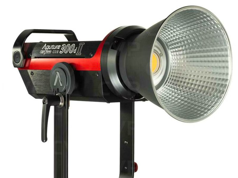 Aputure 300d II W: Dome (Aputure Light Dome Se)