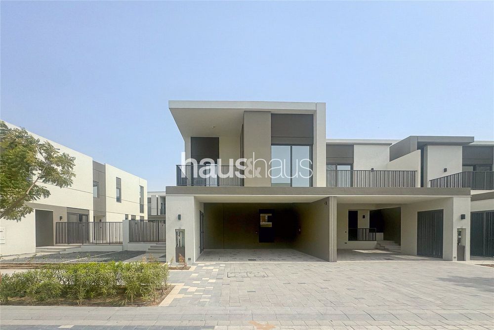 4 beds 4 baths Townhouse - thumbnail 1