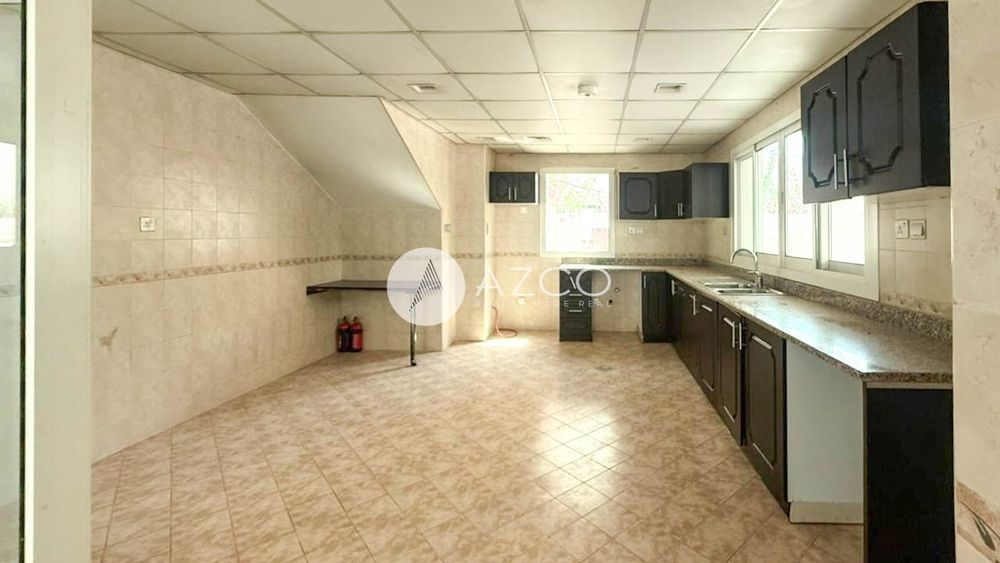 4 beds 4 baths Villa - thumbnail 1