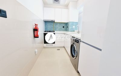 1 bed 2 baths Studio