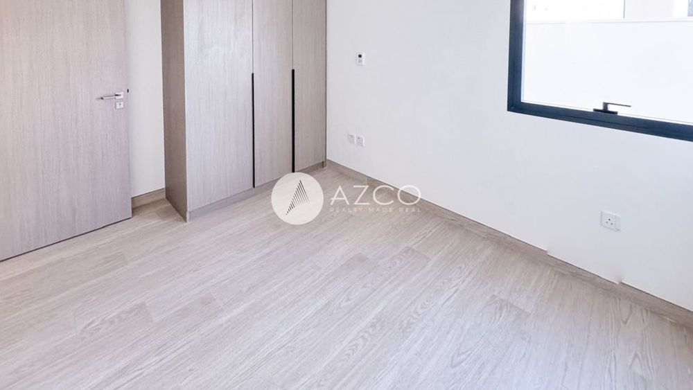 4 beds 4 baths Townhouse - thumbnail 2