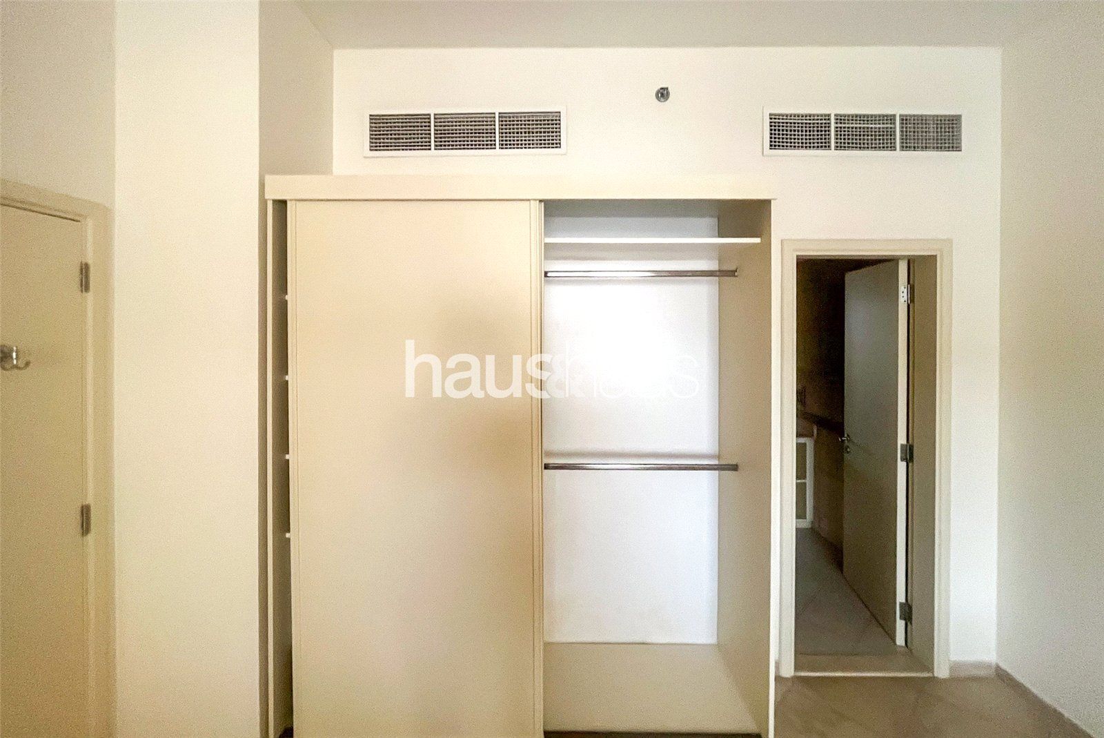 1 bed 2 baths Apartment