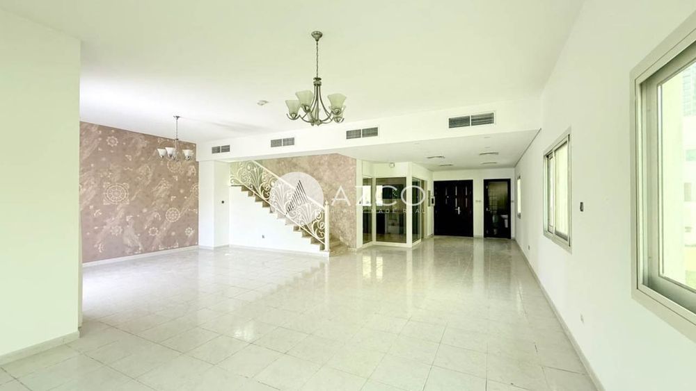 4 beds 4 baths Villa - thumbnail 2