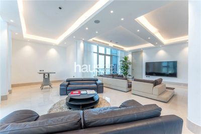 4 beds 4 baths Apartment