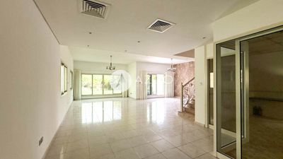 4 beds 4 baths Villa