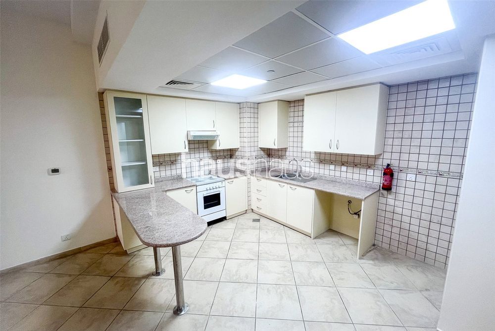 1 bed 2 baths Apartment - thumbnail 2