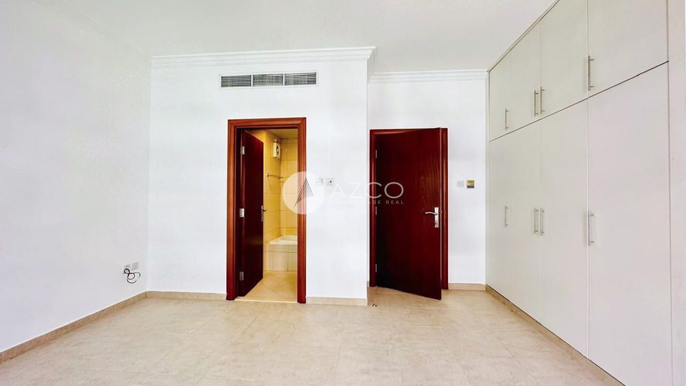 3 beds 4 baths Villa - thumbnail 2