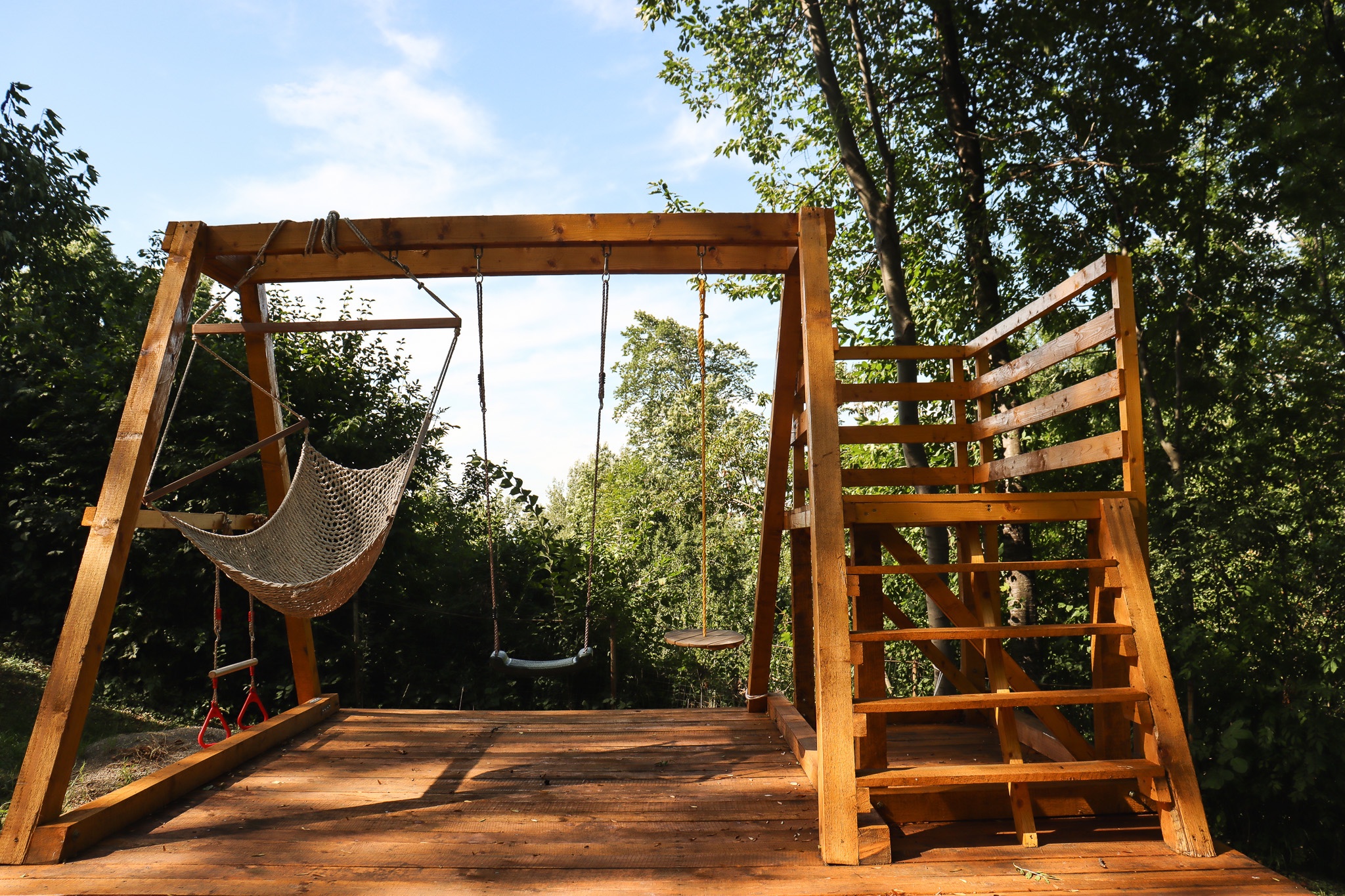 Covered terrace pergola with outdoor dining area
