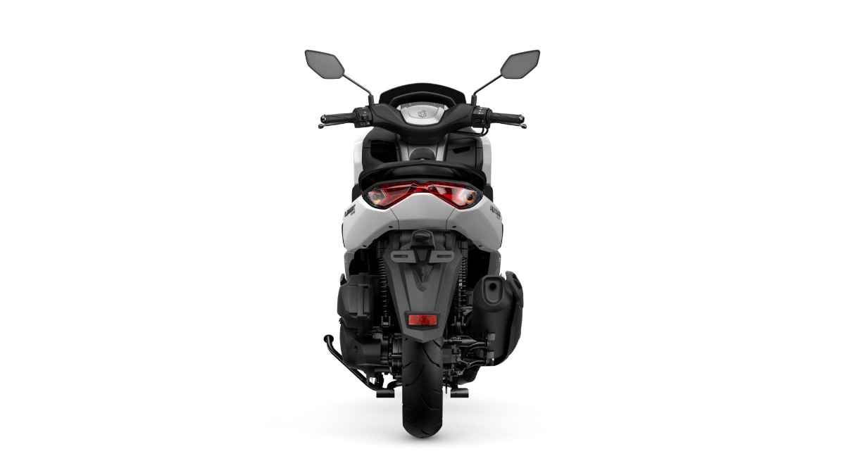 Yamaha NMAX 125 rental in Lisbon — image 6