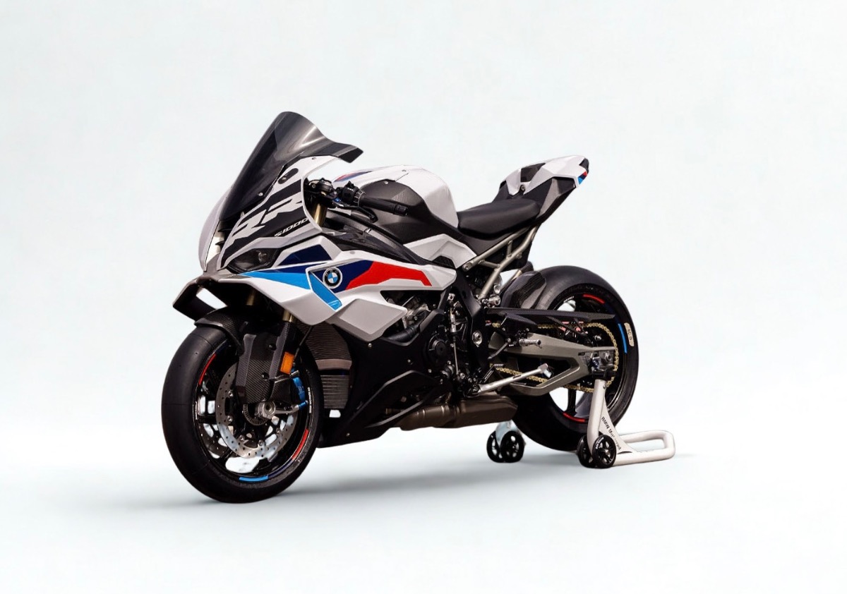 BMW S1000RR rental in Lisbon — image 1