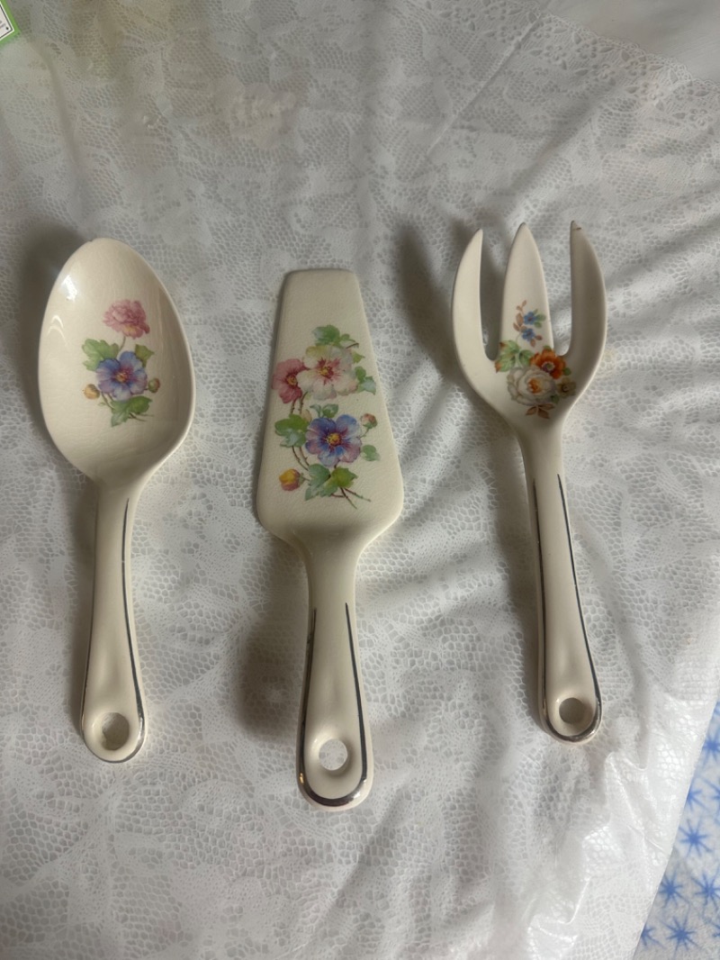 Vintage Floral Pattern Utensil Set