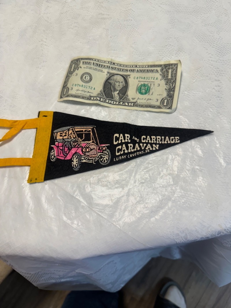 Luray Caverns Car & Carriage Caravan Souvenir Pennant