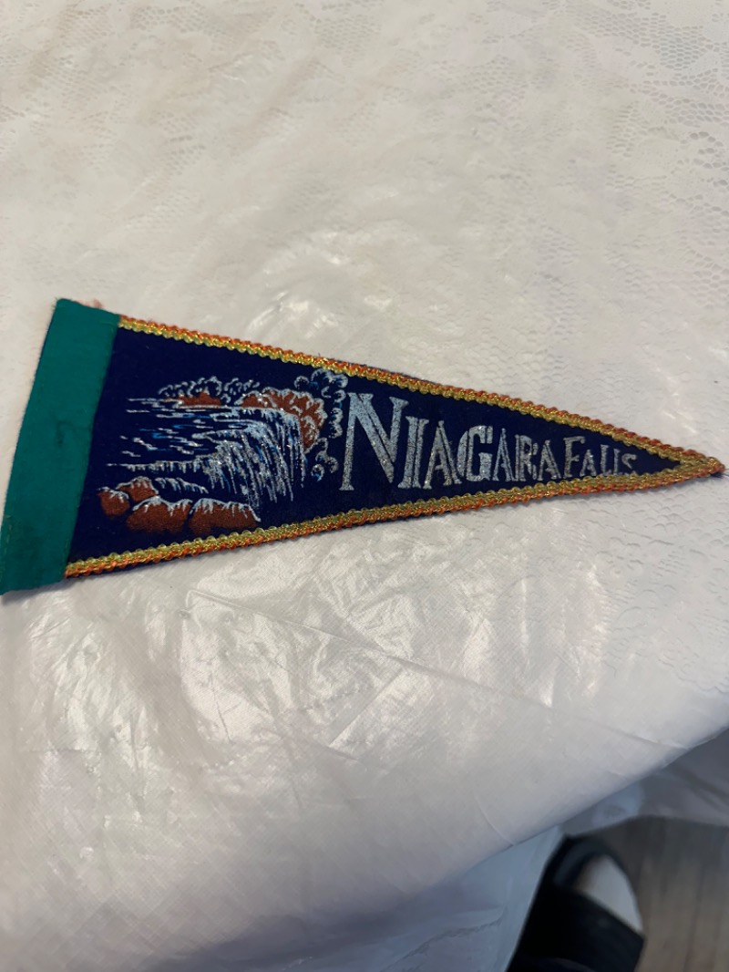 Vintage Niagara Falls Embroidered Pennant
