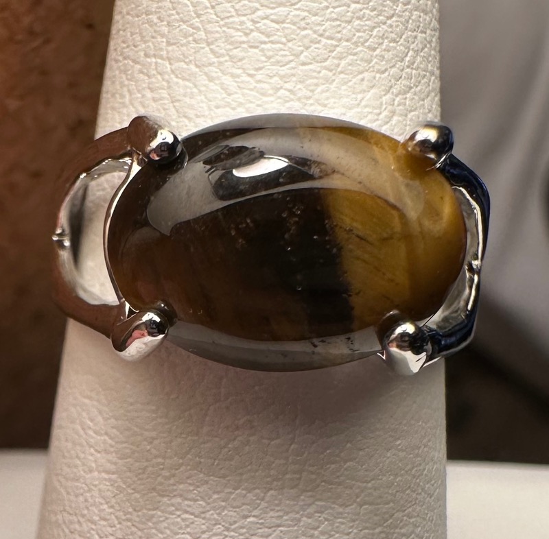 Elegant Tiger's Eye Gemstone Ring Size 8
