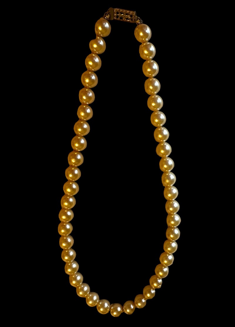 Elegant Vintage Pearl Necklace/Choker with Decorative Clasp
