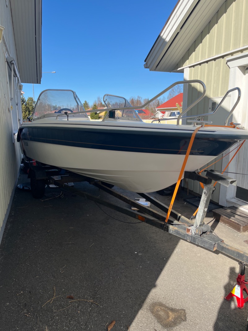 Bowrider Motorboat with Trailer