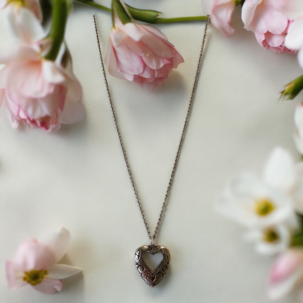 Heart-Shaped Pendant Necklace Filigree Pattern 22” Chain 