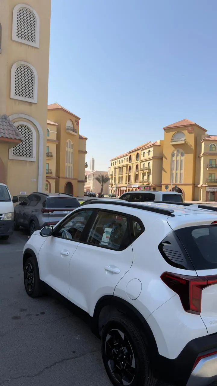 استأجر سيارة كيا سونيت 2026 في دبي | سيارة دفع رباعي صغيرة الحجم بأسعار معقولة
